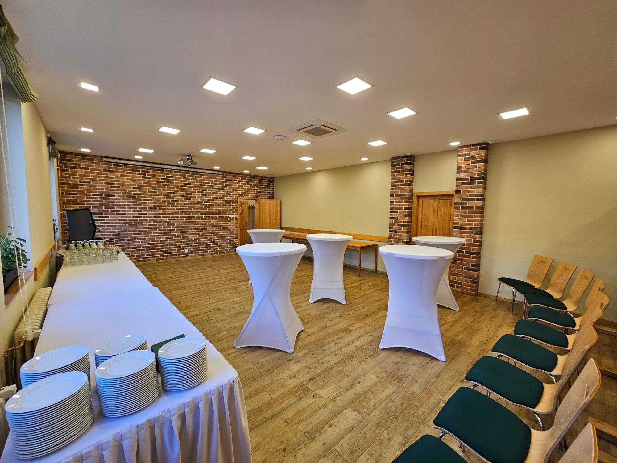 Balonovy Hotel A Pivovar Radesin ภายนอก รูปภาพ